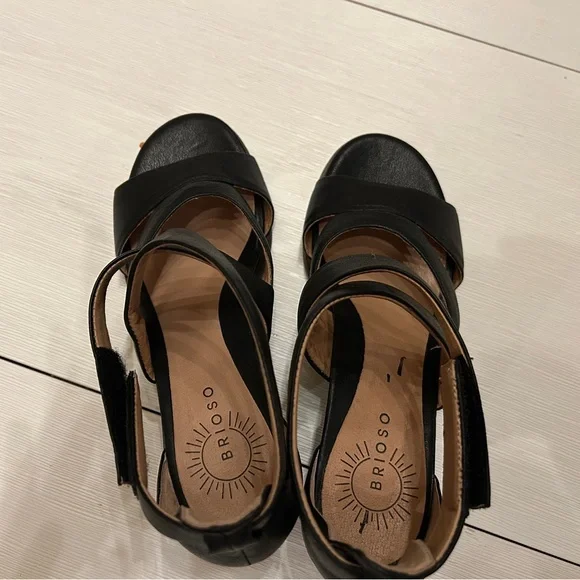 Brioso Verandah Leather Block Heel Sandals, size 8 - Picture 5 of 8